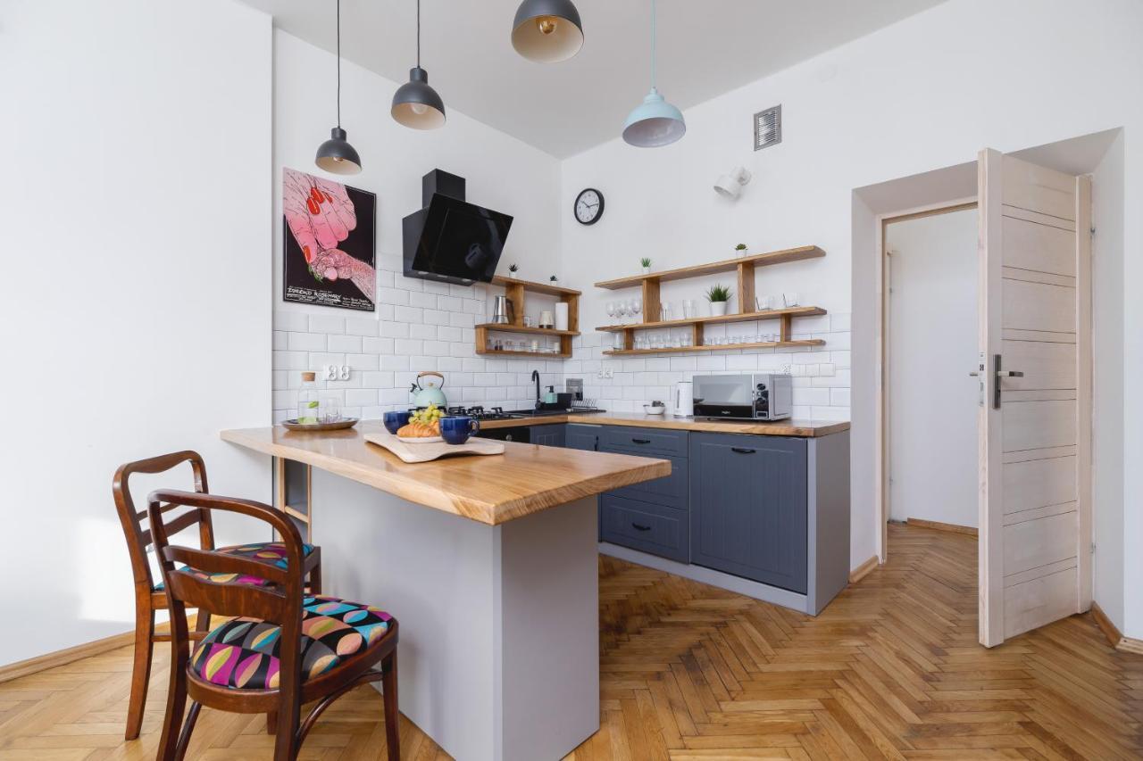 Old Town Apartments Basztowa By Renters Krakow Bagian luar foto