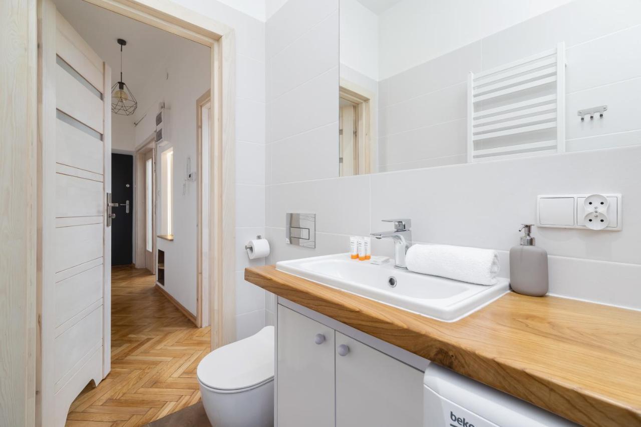 Old Town Apartments Basztowa By Renters Krakow Bagian luar foto