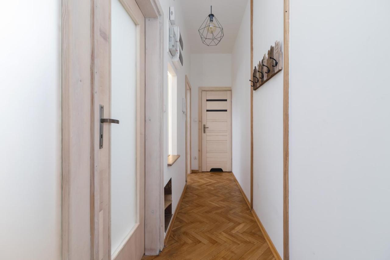 Old Town Apartments Basztowa By Renters Krakow Bagian luar foto