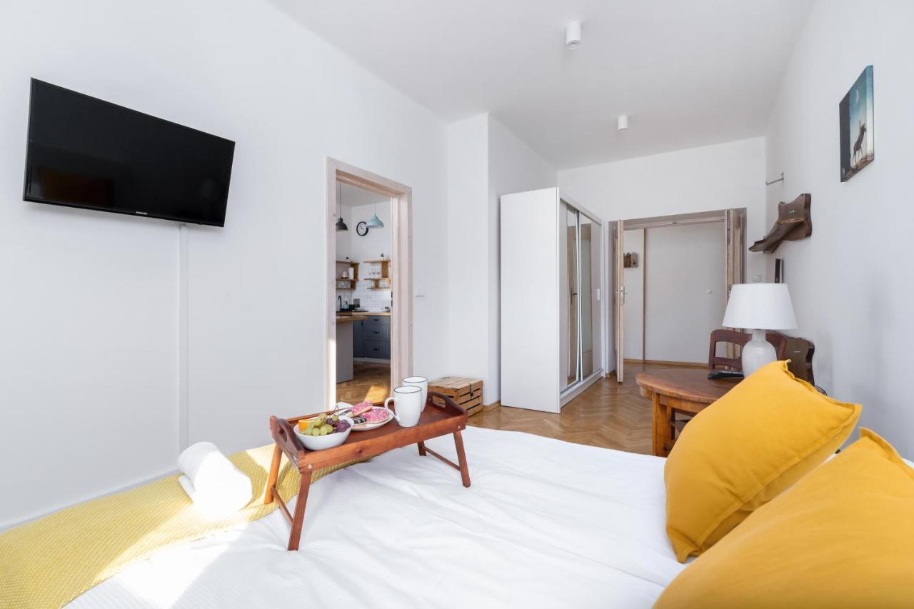 Old Town Apartments Basztowa By Renters Krakow Bagian luar foto